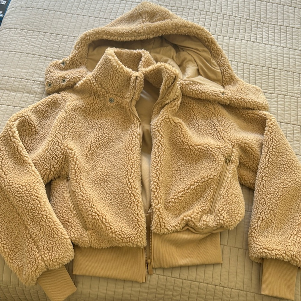 XS alo yoga Sherpa jacket - never worn!